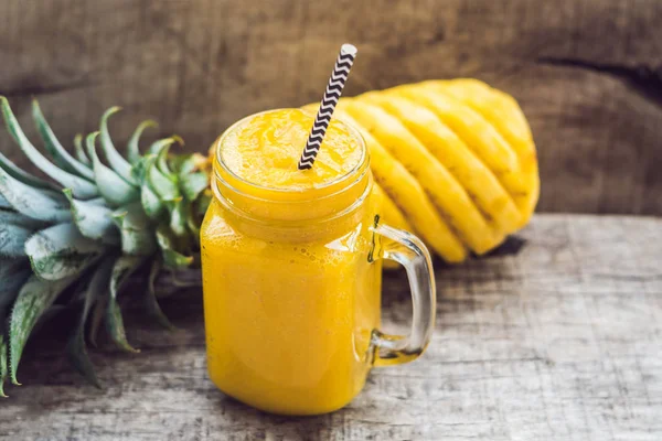 Pineapple smoothie with fresh pineapple on wooden table — Stock Photo, Image