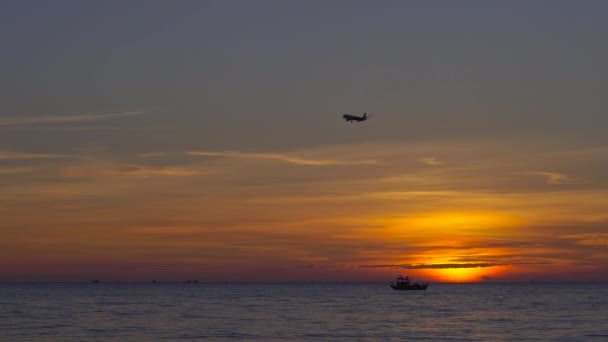 Захід Сонця Тропічні Пляжі Вид Море Силует Аероплан Приземлення — стокове відео