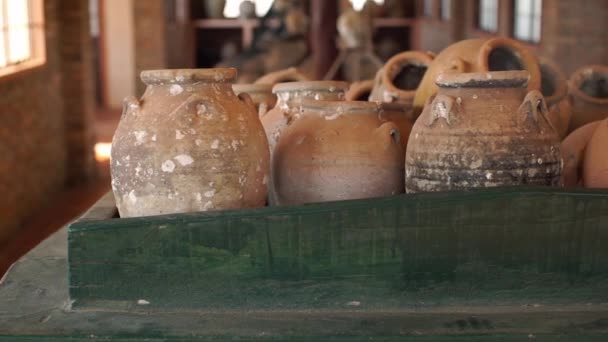 Exposition in national museum on Phu Quoc island Vietnam - ancient boat filled with ceramic jugs — Stock Video