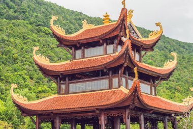 Güzel Budist tapınağı yamaca Phu Quoc, Vietnam.