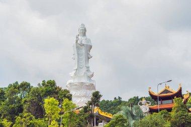 Güzel Budist tapınağı yamaca Phu Quoc, Vietnam.