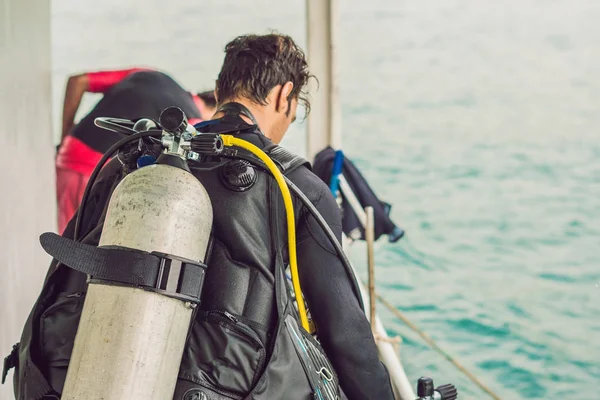 Gelukkig Duiker Keert Terug Naar Het Schip Het Duiken — Stockfoto