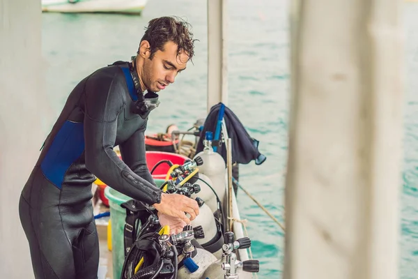 Diver Preparing Dive Sea Boat — Stock Photo, Image