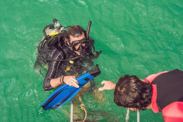 Happy Diver Returns Ship Diving — Stock Photo, Image