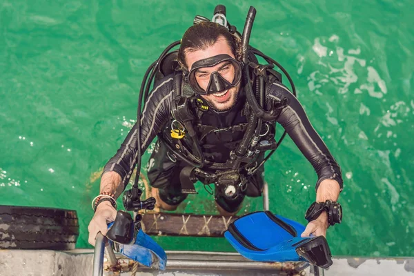 Happy Diver Returns Ship Diving — Stock Photo, Image