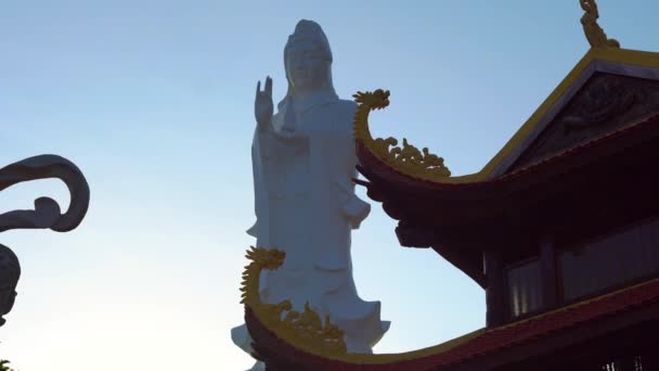 Steadycam scatto di un tempio buddista Ho Quoc Pagoda sull'isola di Phu Quoc, Vietnam — Video Stock