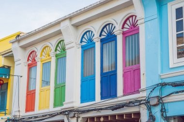 Portekizce stil Romani Phuket Town sokakta. Chinatown veya eski şehir olarak da bilinir.