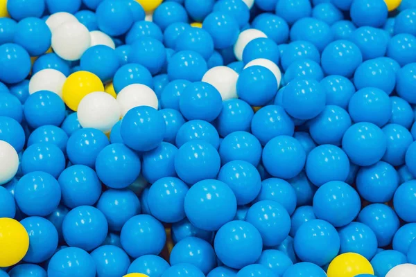 Close Plástico Colorido Bolas Azuis Parque Infantil — Fotografia de Stock