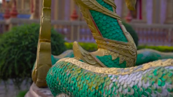プーケット島、タイのワット ・ シャロン寺院のステディカム ショット — ストック動画