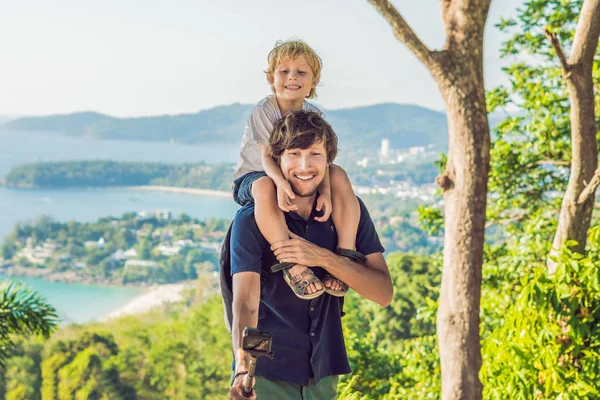 Père Fils Sur Karon View Point Par Temps Ensoleillé Phuket — Photo