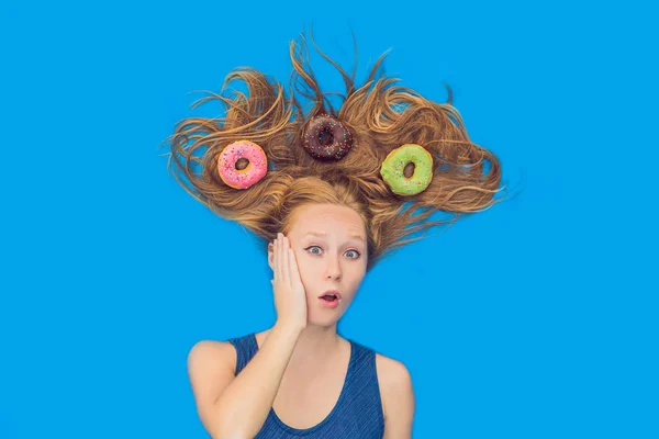 Young Woman Donuts Her Hair Multicolored Donuts Harm Sweet — Stock Photo, Image