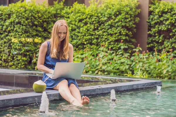 Young Female Freelancer Sitting Pool Her Laptop Busy Holidays Distant — Stock Photo, Image