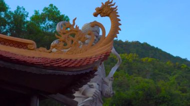 Steadycam atış bir Budist tapınağı Ho Quoc Pagoda Phu Quoc Adası, Vietnam