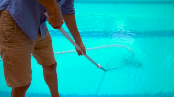 Szerviz- és karbantartási a medence. A medence tisztító. — Stock videók