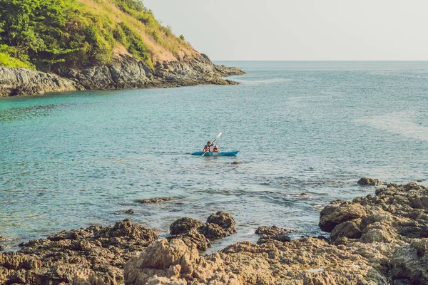 Padre Hijo Navegando Kayak Océano Tropical Viajes Actividades Con Concepto — Foto de Stock