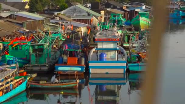 Grandes barcos de pesca — Vídeos de Stock