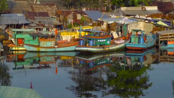 Grandes barcos de pesca — Vídeos de Stock