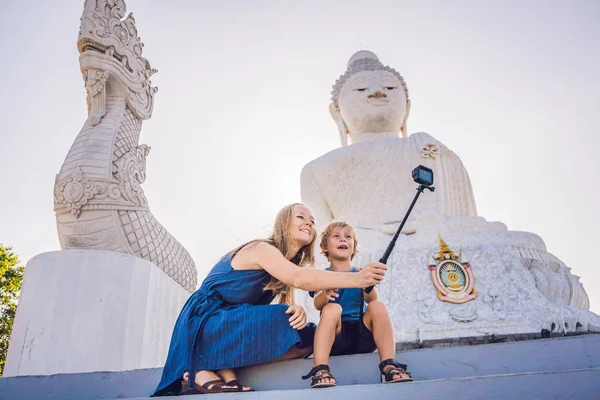 Madre Hijo Turistas Estatua Del Gran Buda Fue Construido Una — Foto de Stock
