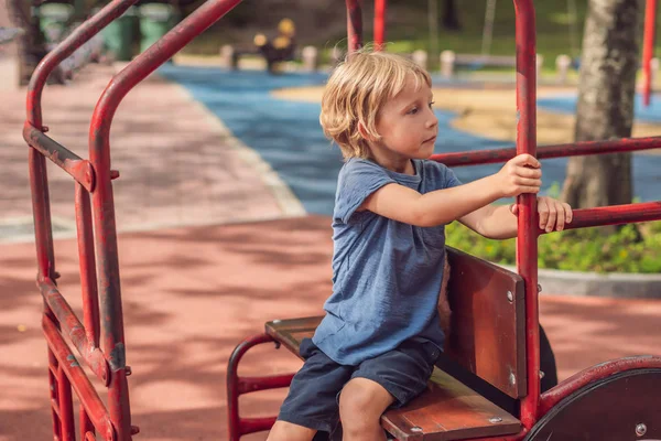 Grappige Leuke Happy Baby Spelen Speelplaats Emotie Van Geluk Plezier — Stockfoto