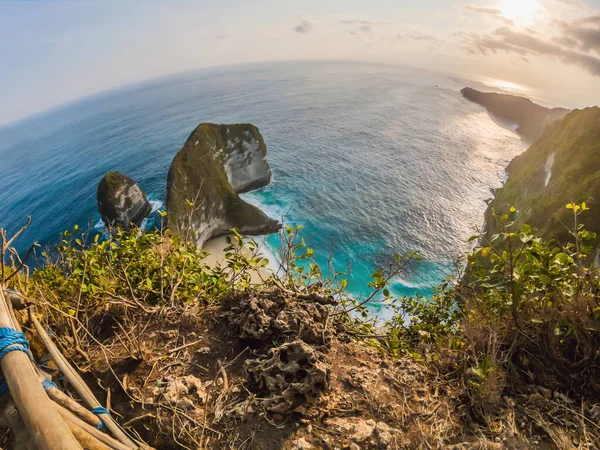 Manta Bay lub Kelingking Beach na wyspie Nusa Penida, Bali, Indonezja — Zdjęcie stockowe