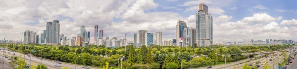 Downtown cityscape and park of Seoul, South Korea — Stock Photo, Image