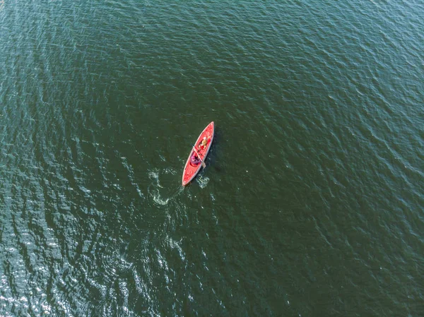 Aerial Drone widok z góry, Kajakarstwo w morzu — Zdjęcie stockowe