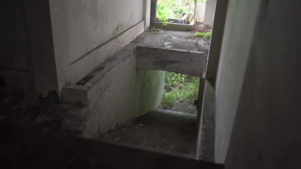 ベドゥグルの放棄された神秘的なホテル。インドネシア、バリ島。バリ旅行のコンセプト — ストック動画