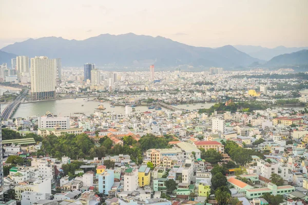 Légi kilátás Nha Trang város, Vietnam vett tetőtéri, szélsőséges széles szög — Stock Fotó