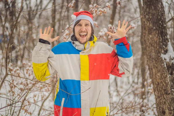 Karácsonyi ember Mikulás sapkában. Értékesítés. Közelkép Xmas portré — Stock Fotó