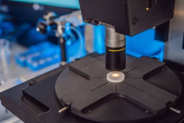 Mikroskop laboratuarı. Bilimsel ve sağlık araştırma geçmişi koronavirüs