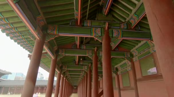 Um antigo palácio em Seul, Coreia do Sul. Viajar para a Coreia conceito. Tiro em câmara lenta — Vídeo de Stock