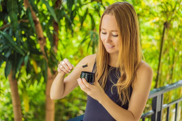 Young woman brush teeth using Activated charcoal powder for brushing and whitening teeth. Bamboo eco brush — Stock Photo, Image