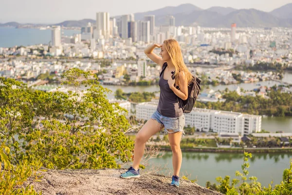 Woman tourist on the background of Nha Trang city. Travel to Vietnam Concept — Stock Photo, Image