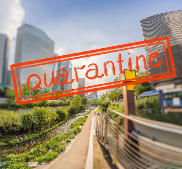 Quarantine due to coronavirus epidemic covid19 Cheonggyecheon stream in Seoul, Korea. Cheonggyecheon stream is the result of a massive urban renewal project — Stock Photo, Image