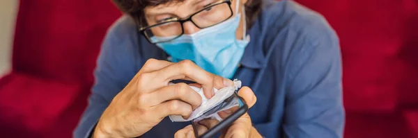 Man cleaning smartphone screen with alcohol or sanitizer. Concept of Cleaning dirty screen phone for disease prevention from bacteria. coronavirus covid 19 BANNER, LONG FORMAT — Stock Photo, Image