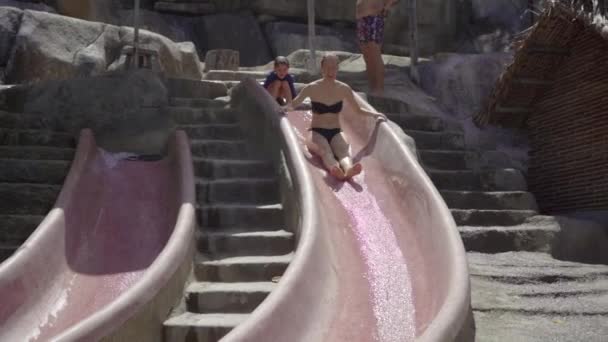 Slowmotion shot of a young woman on an aqua slides — Stock Video