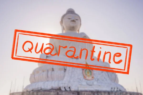 Карантин через епідемію коронавірусу (ковідія) Ковідія 19 Статуя Великого Будди була побудована на високому пагорбі Пхукета Таїланд можна побачити здалека. — стокове фото