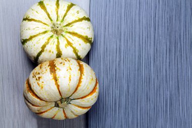 İki çizgili beyaz kabak