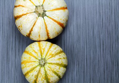 İki çizgili beyaz kabak