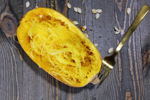 Spaghetti squash with seeds — Stock Photo, Image