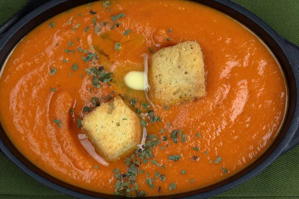 自家製トマトと人参のスープの概要上 . — ストック写真