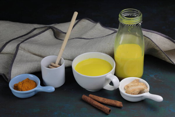 Куркума латте, золотое молоко или противовоспалительный индийский холд
