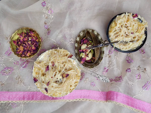 Seviyan or Vermicelli kheer, an Indian dessert made of semolina — Stock Photo, Image