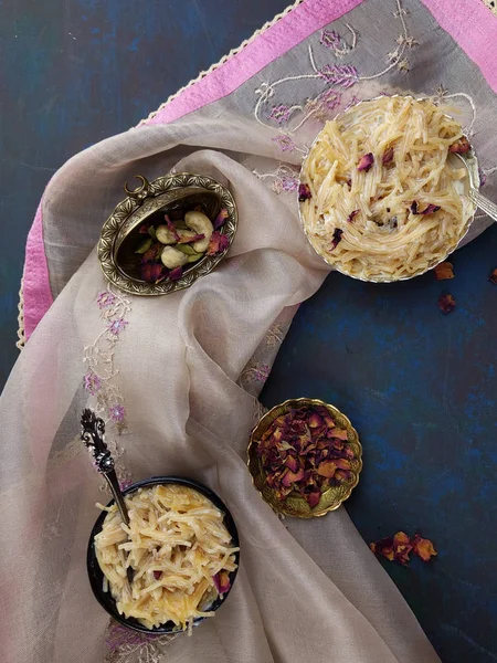 Seviyan ou Vermicelli kheer, uma sobremesa indiana feita de sêmola — Fotografia de Stock