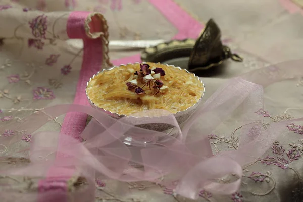 Seviyan ou Vermicelli kheer, uma sobremesa indiana feita de sêmola — Fotografia de Stock