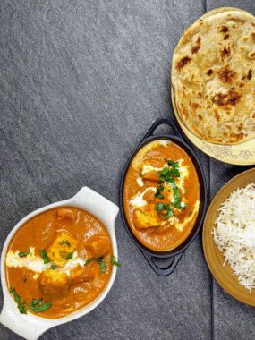 Paneer Butter Masala 'nın yukarıdan görünüşü, zengin ve kremalı bir Kızılderili.