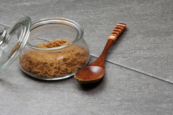 Индийский порошок специй, который сделан из жареных семян тмина в — стоковое фото