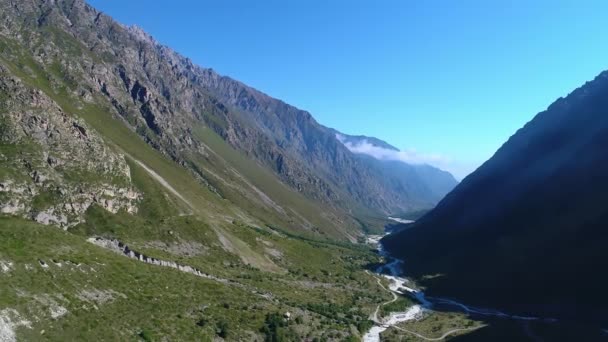 Hermosa Garganta Montaña Norte Del Cáucaso Rusia — Vídeos de Stock