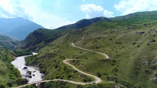 Río Montaña Serpentina Hermoso Desfiladero Las Montañas Del Cáucaso Rusia — Vídeos de Stock