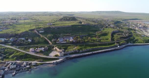 夏の黒海とYeni Kale要塞 ケルチクリミア — ストック動画